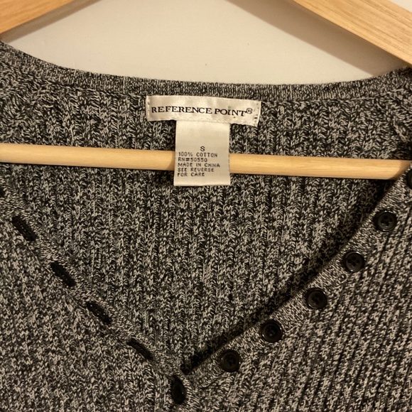 ribbed grey-black long-sleeve v-neck - Picture 4 of 4